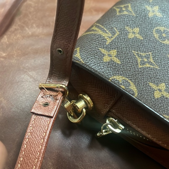 Vintage Louis Vuitton zippered wristlet clutch - Picture 12 of 16